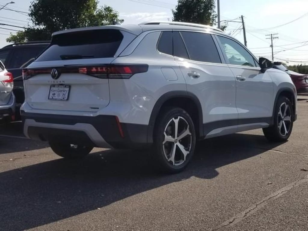 New 2025 Volkswagen Tiguan 2.0T SE SUV