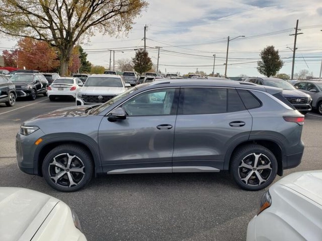 New 2026 Volkswagen Tiguan 2.0T SE SUV