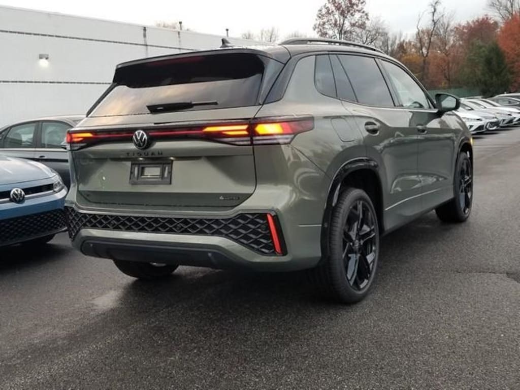 New 2026 Volkswagen Tiguan 2.0T SE R-Line Black SUV