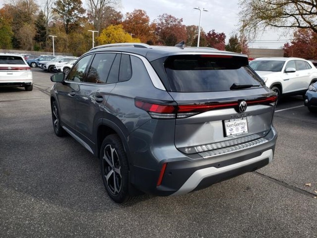 New 2026 Volkswagen Tiguan 2.0T SE SUV