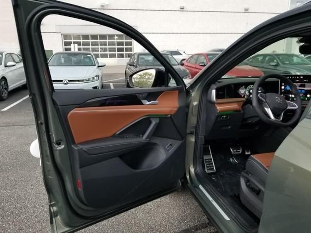 New 2026 Volkswagen Tiguan 2.0T SEL R-Line Turbo SUV