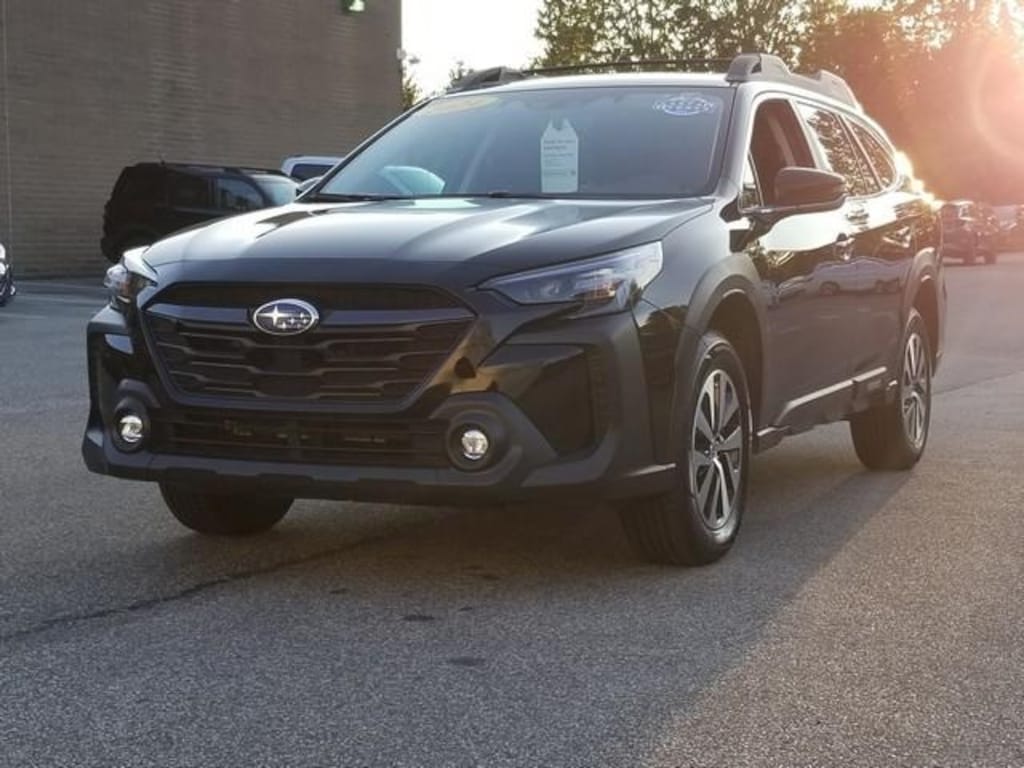 Used 2024 Subaru Outback Premium SUV