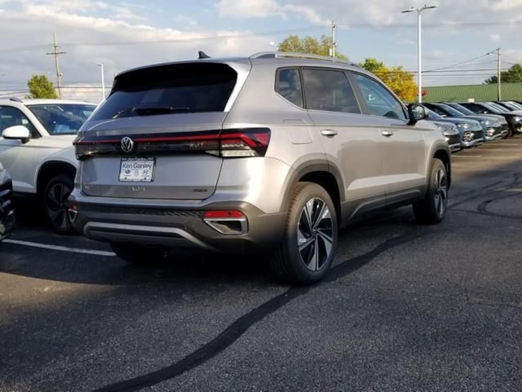 New 2026 Volkswagen Taos 1.5T SE SUV