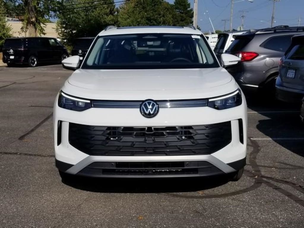 New 2025 Volkswagen Tiguan 2.0T SE SUV