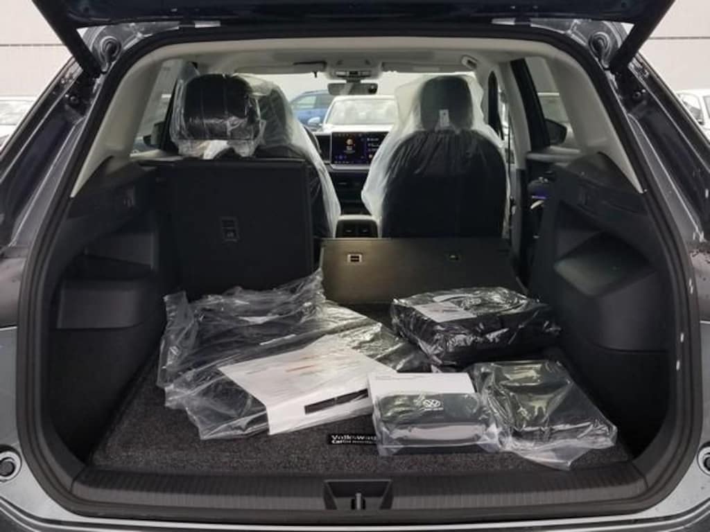 New 2026 Volkswagen Tiguan 2.0T SE SUV