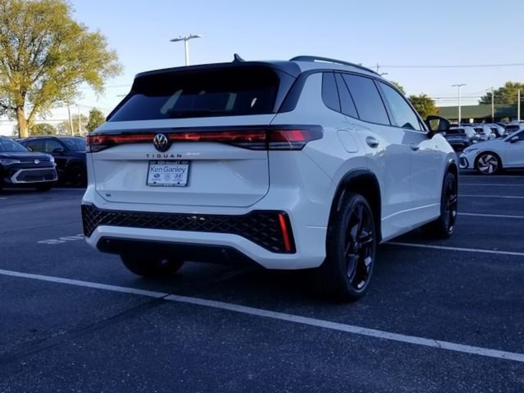 New 2025 Volkswagen Tiguan 2.0T SE R-Line Black SUV