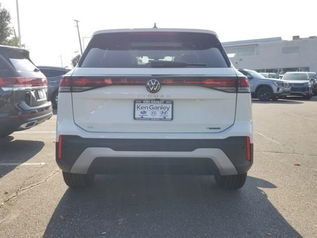 New 2025 Volkswagen Tiguan 2.0T SE SUV