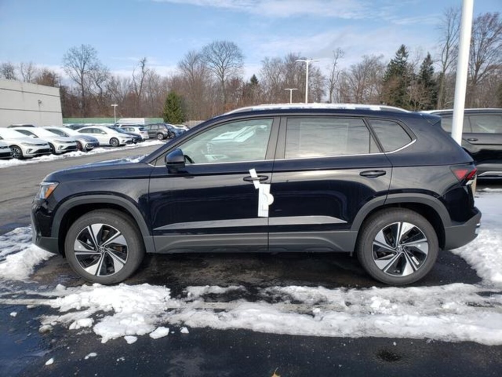 New 2026 Volkswagen Taos 1.5T SE SUV