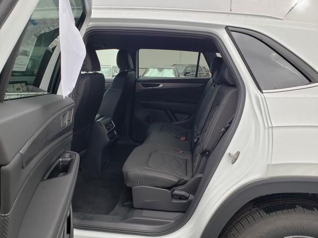2026 Volkswagen Atlas Cross Sport SE - Photo 8