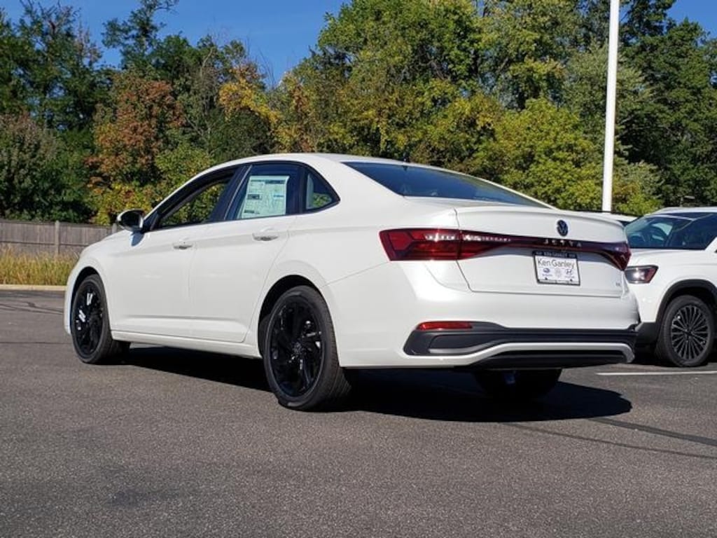 New 2026 Volkswagen Jetta 1.5T SE Sedan