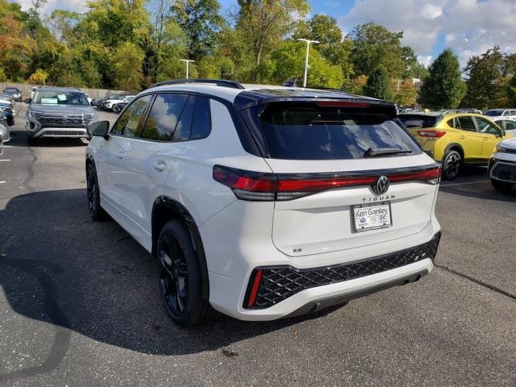 New 2025 Volkswagen Tiguan 2.0T SE R-Line Black SUV