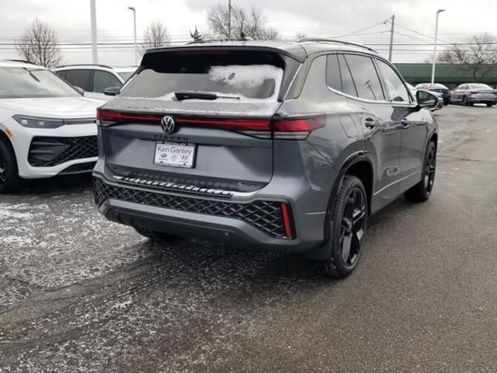New 2026 Volkswagen Tiguan 2.0T SE R-Line Black SUV