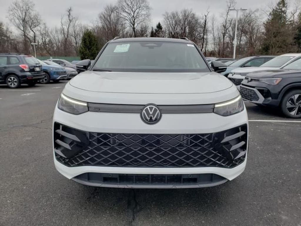 New 2026 Volkswagen Tiguan 2.0T SE R-Line Black SUV
