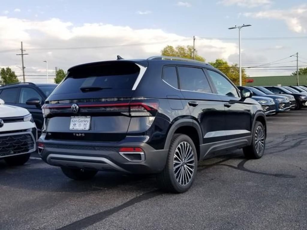 New 2026 Volkswagen Taos 1.5T SE SUV