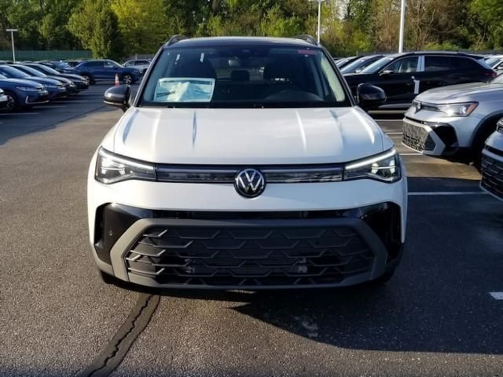 New 2026 Volkswagen Taos 1.5T SE Black SUV