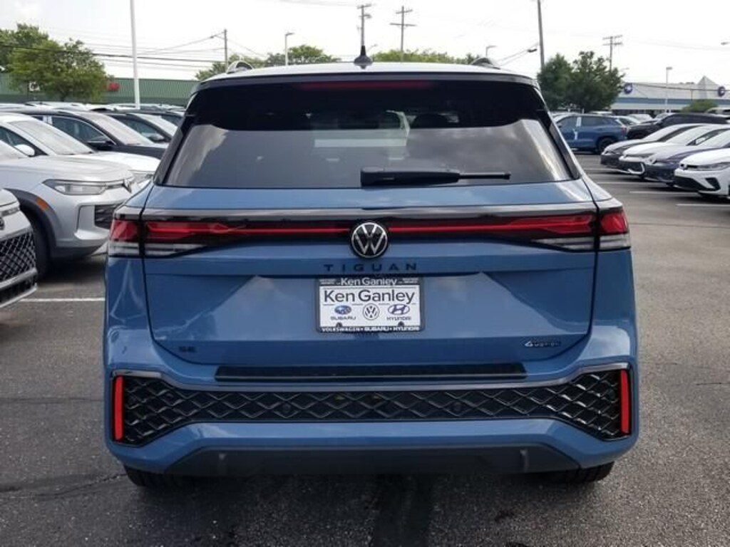 New 2026 Volkswagen Tiguan SE R-Line Black SUV