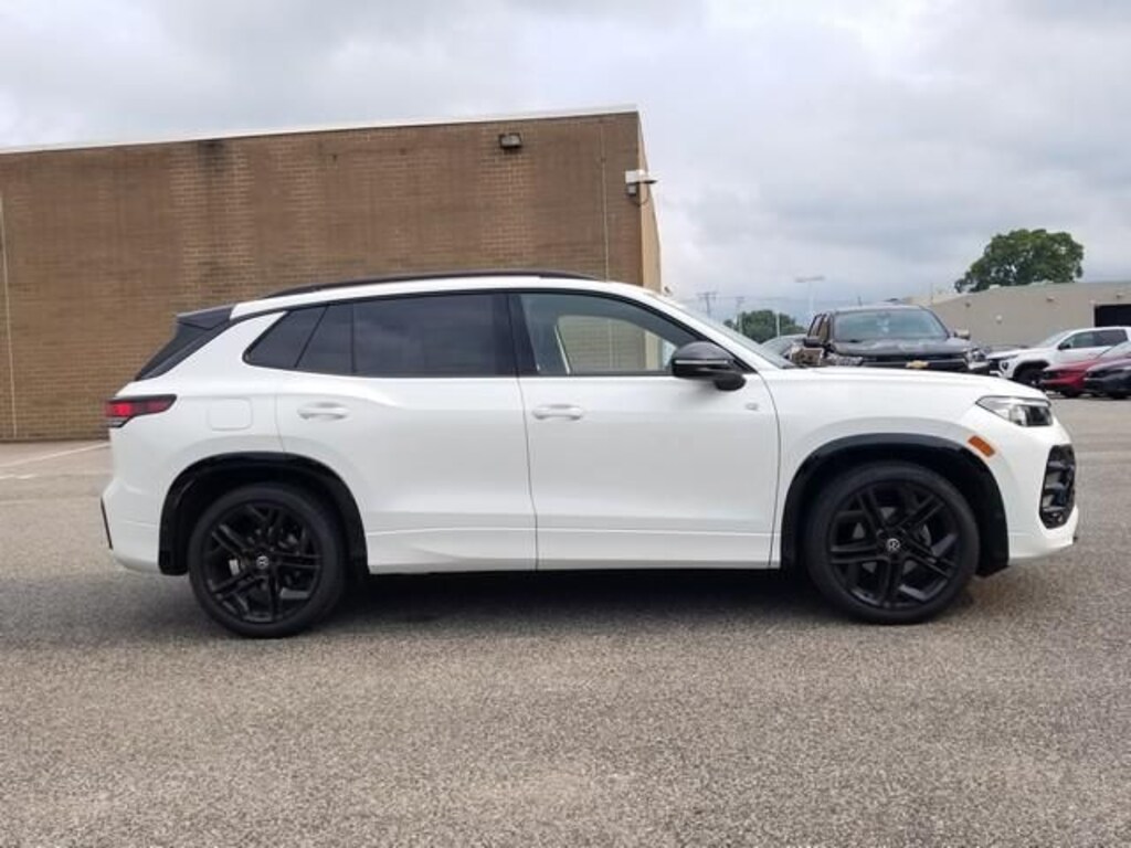 New 2026 Volkswagen Tiguan 2.0T SE R-Line Black SUV