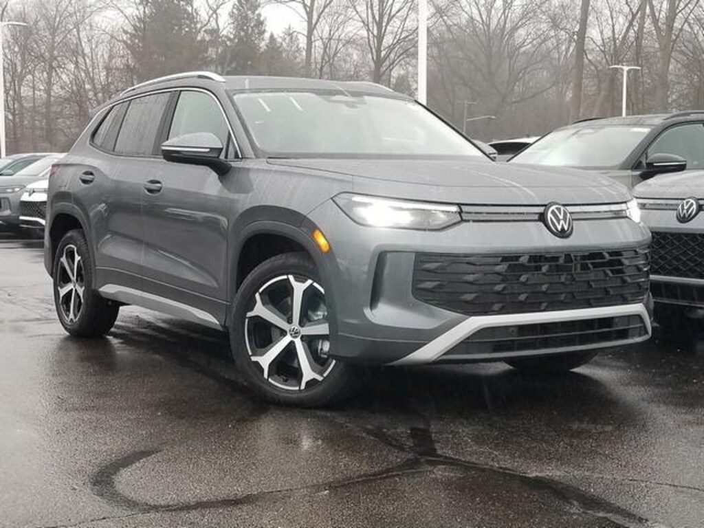 New 2026 Volkswagen Tiguan 2.0T SE SUV