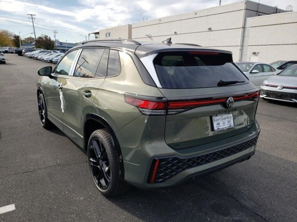 New 2026 Volkswagen Tiguan 2.0T SE R-Line Black SUV