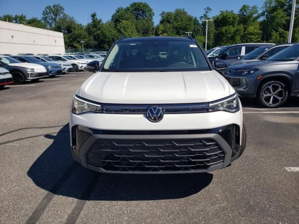 New 2026 Volkswagen Taos 1.5T SE Black SUV