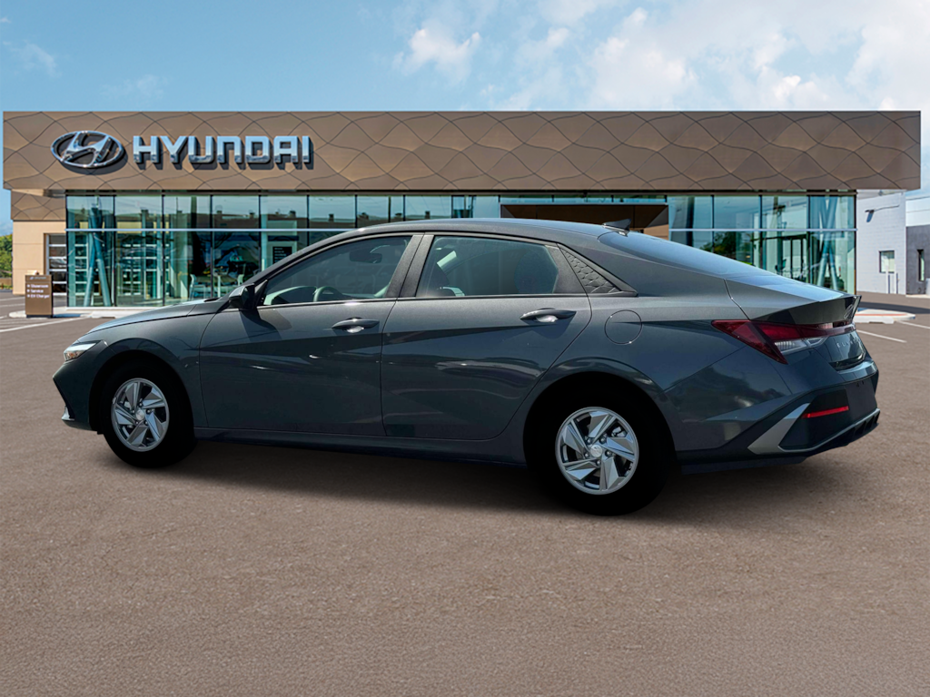 New 2025 Hyundai Elantra SE Sedan