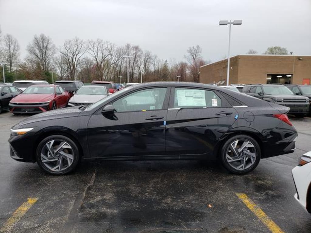 New 2025 Hyundai Elantra Hybrid Limited Sedan