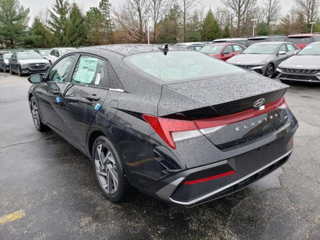 New 2025 Hyundai Elantra Hybrid Limited Sedan