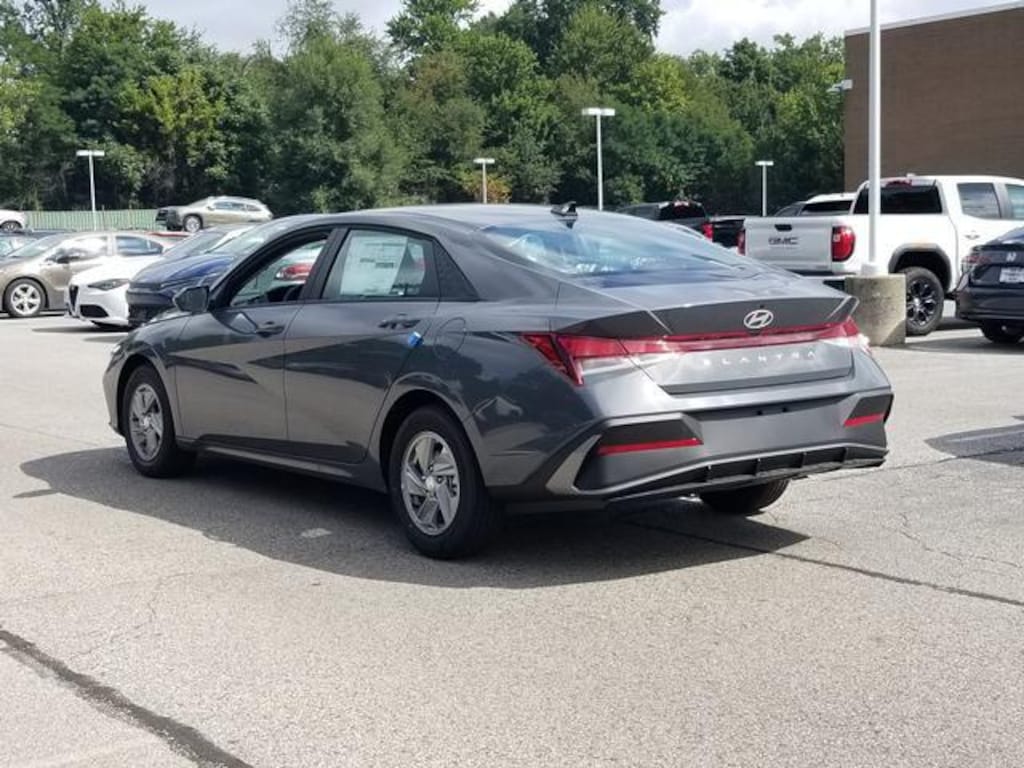 New 2026 Hyundai Elantra SE Sedan