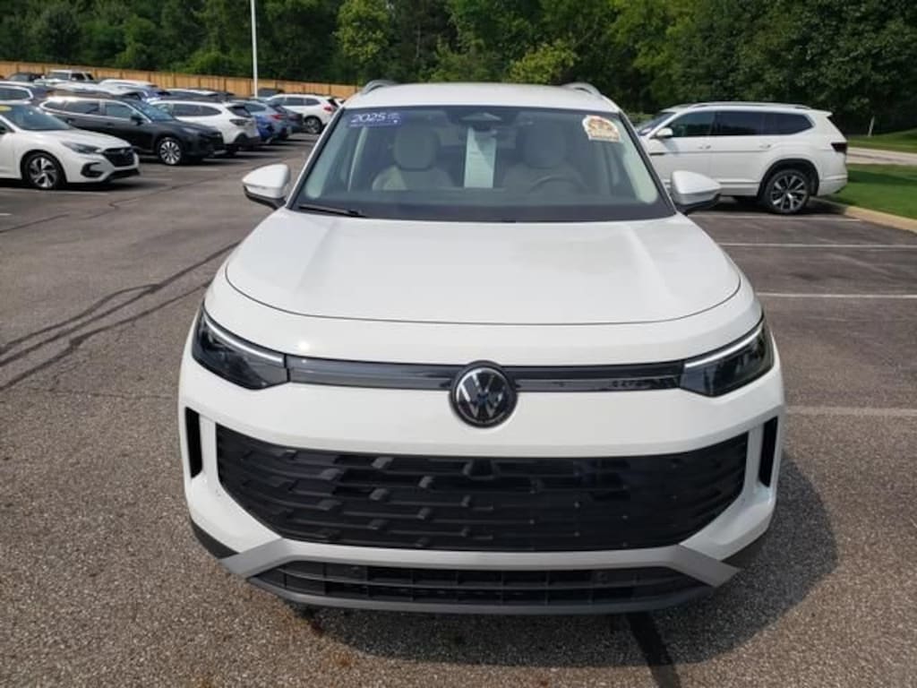 Certified 2025 Volkswagen Tiguan 2.0T SE SUV