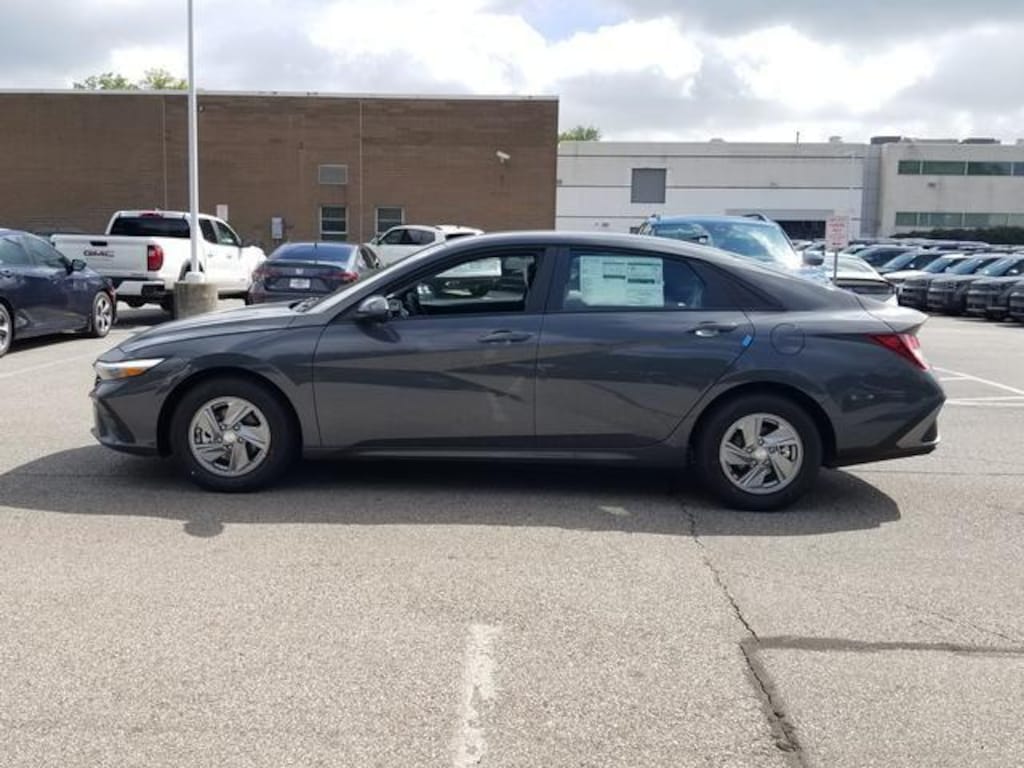 New 2026 Hyundai Elantra SE Sedan