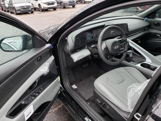 2025 Hyundai Elantra Limited - Photo 6
