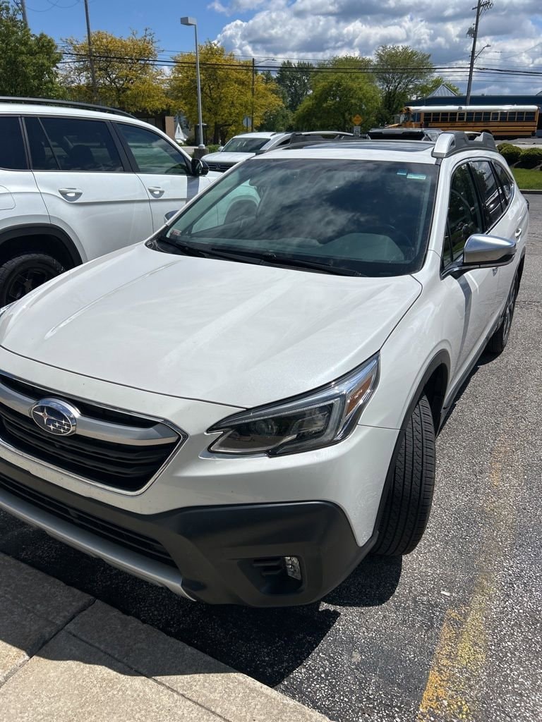 2021 Subaru Outback Touring's photo