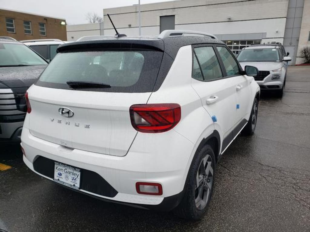 New 2026 Hyundai Venue SEL w/Two-Tone Roof SUV