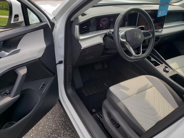 2025 Volkswagen Tiguan SE - Photo 11