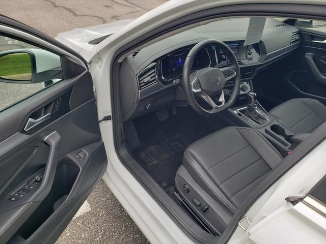 2023 Volkswagen Jetta SE - Photo 9