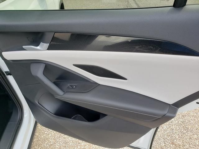 2025 Volkswagen Tiguan SE - Photo 19