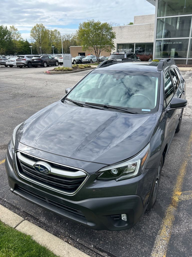 2020 Subaru Outback Premium's photo