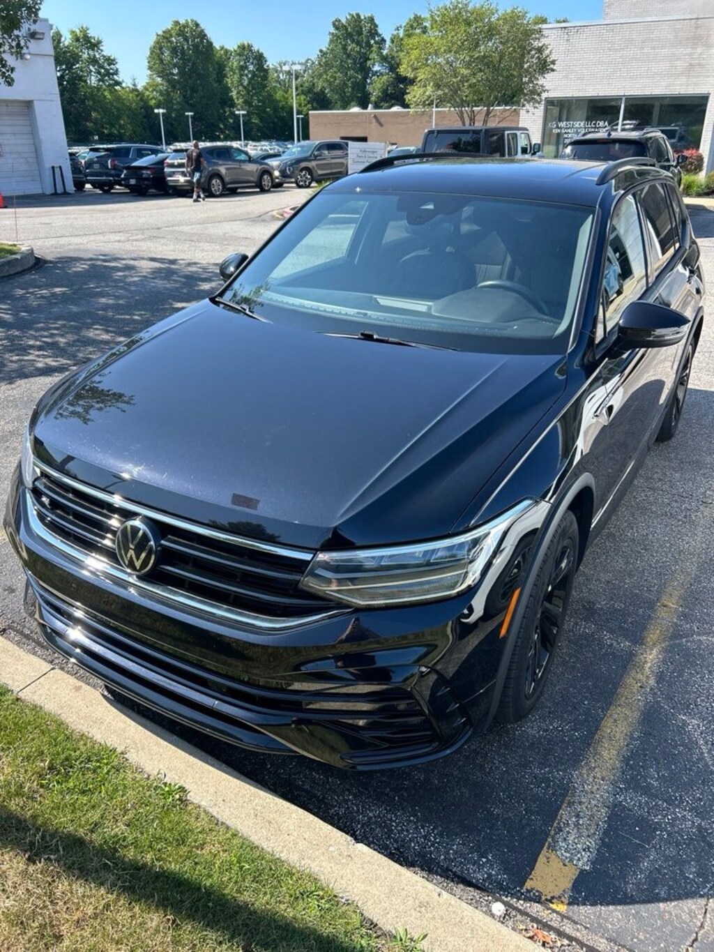 Used 2023 Volkswagen Tiguan 2.0T SE R-Line Black SUV