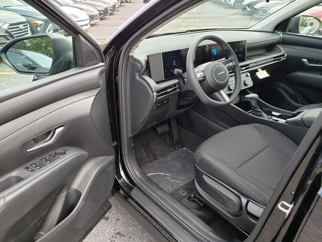 2025 Hyundai Tucson SE photo 3