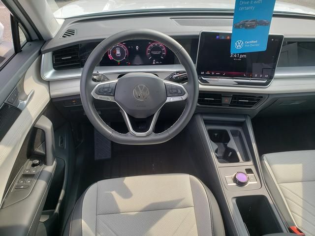 2025 Volkswagen Tiguan SE - Photo 17
