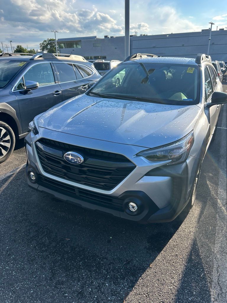 2025 Subaru Outback Premium's photo