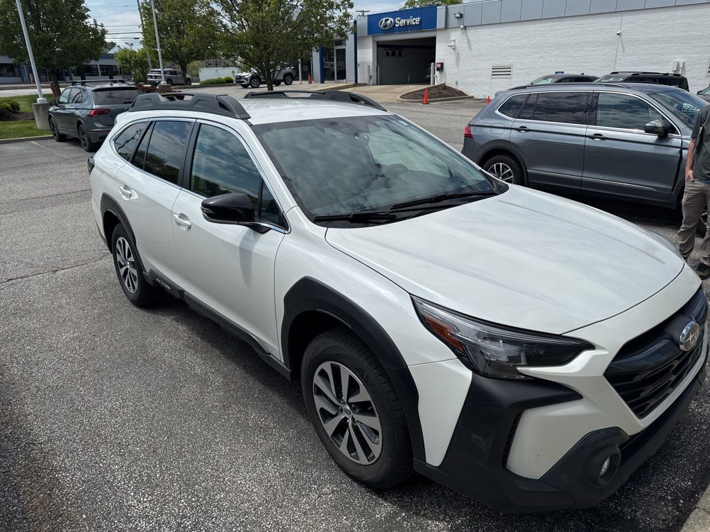2024 Subaru Outback Premium's photo