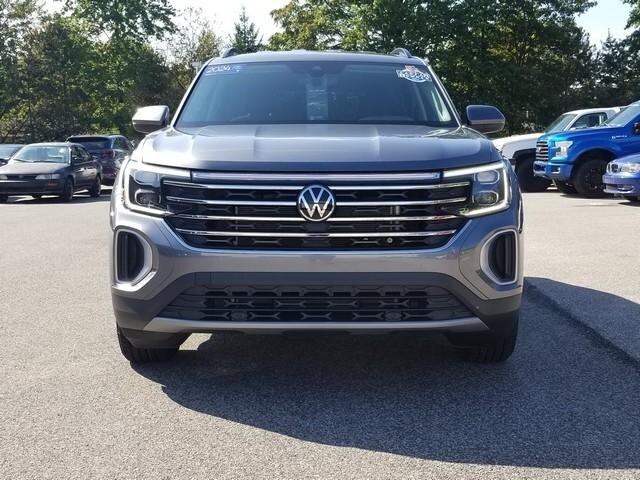 2024 Volkswagen Atlas SE photo 2