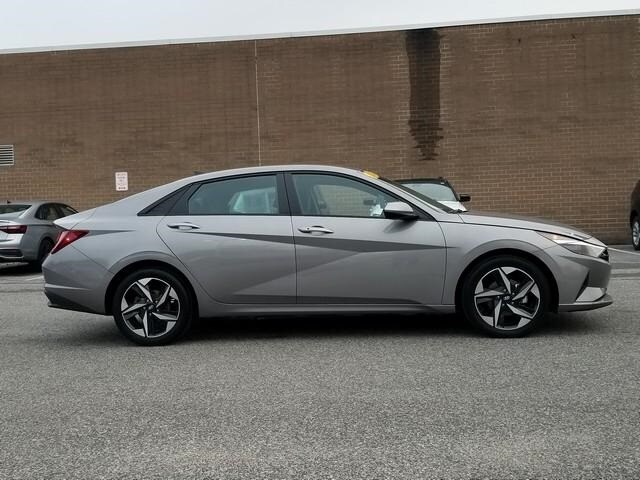 2023 Hyundai Elantra SEL photo 4