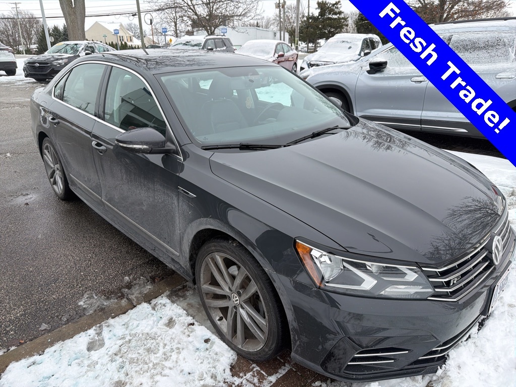 2017 Volkswagen Passat R-Line's photo