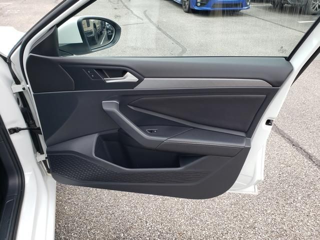 2023 Volkswagen Jetta SE - Photo 18