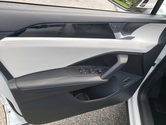 2025 Volkswagen Tiguan SE - Photo 12