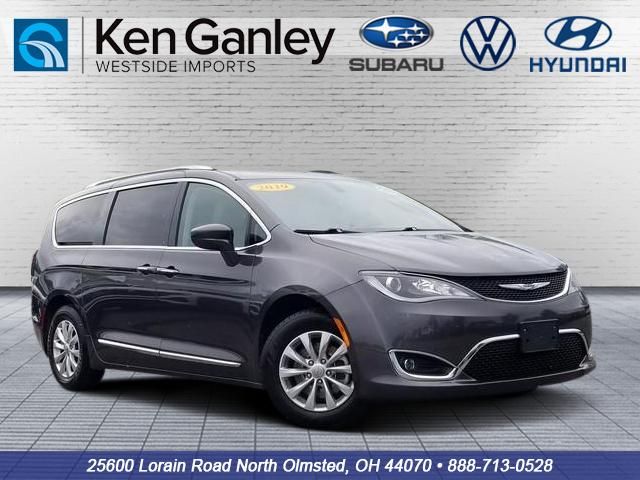2019 Chrysler Pacifica Touring L's photo