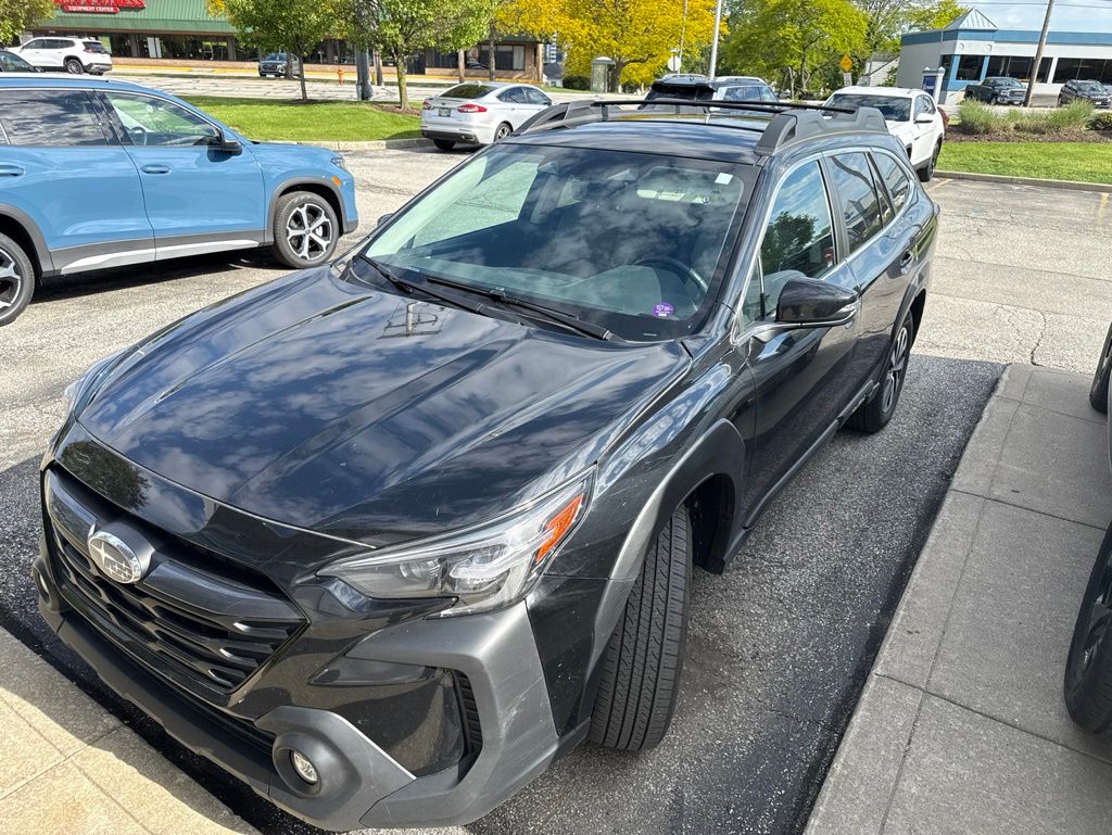 2023 Subaru Outback Premium's photo