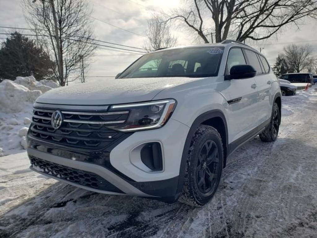 Used 2024 Volkswagen Atlas 2.0T Peak Edition SE w/Technology SUV